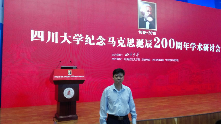 1亚洲色吧
许光伟教授参加第八届中国青年政治经济学学者年会.jpg